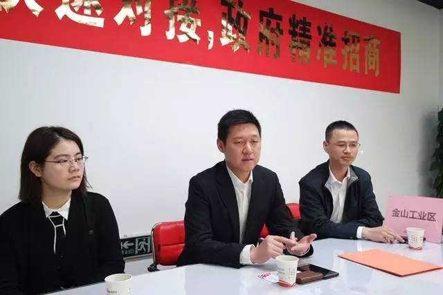 東方龍商務與上海金山工業(yè)區(qū)簽訂委托招商引資“騰籠換鳥引鳳凰”合作協(xié)議 東方龍商務與上海金山工業(yè)區(qū)簽訂委托招商引資“騰籠換鳥引鳳凰”合作協(xié)議