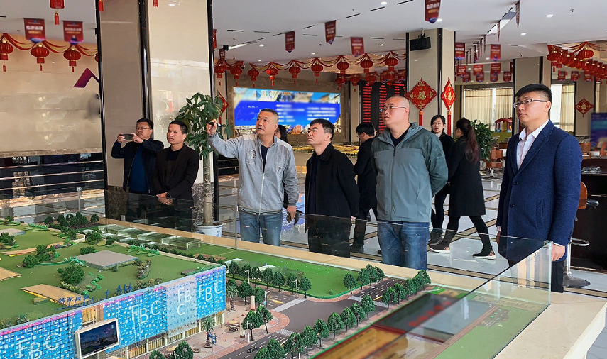 陪同政府園區(qū)對接考察大型商貿(mào)物流中心投資選址項目，明確合作重點，堅實合作基礎