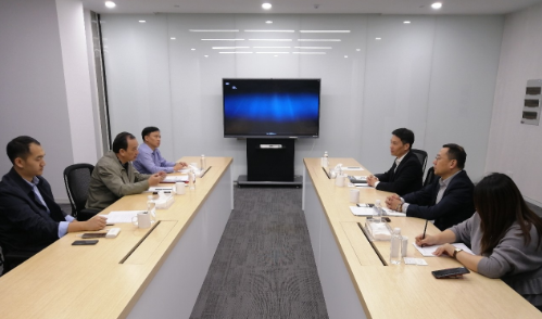 陪同政府園區赴新能源跑車生產基地投資選址項目方對接考察，加快建設現代化新能源汽車產業體系
