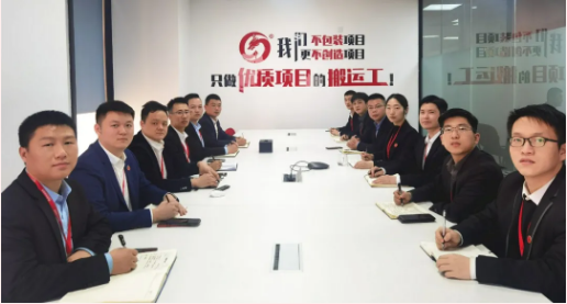 東方龍商務集團舉行2020年度總結暨表彰大會，2021并肩奮進開新局