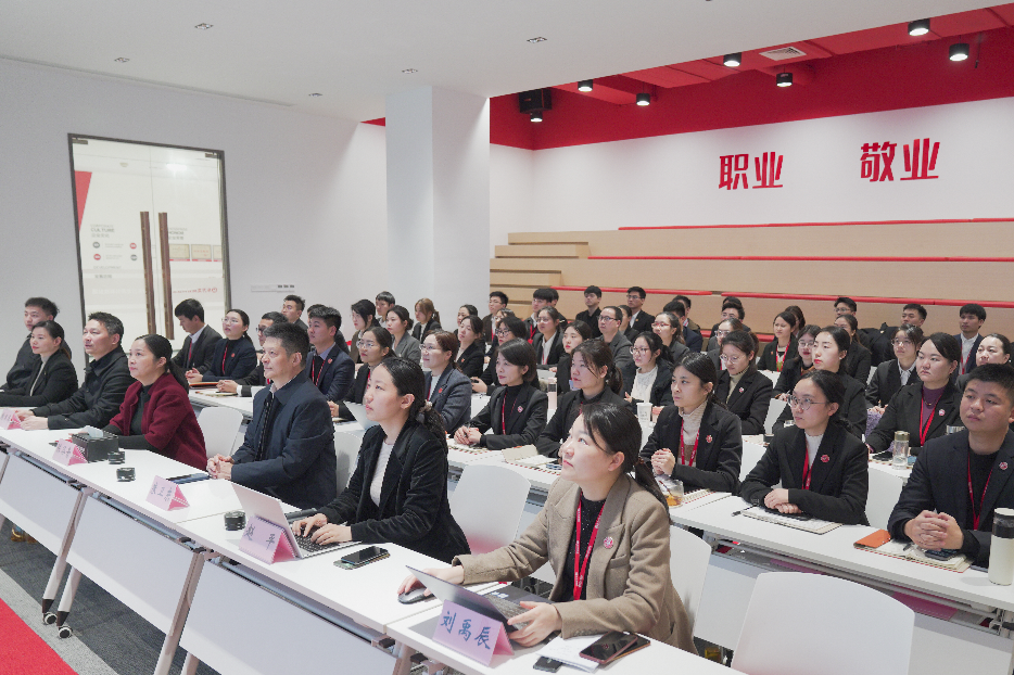 全力搶項(xiàng)目，拓市場(chǎng)，拼落地！12月上旬，集團(tuán)成功通過(guò)34個(gè)優(yōu)質(zhì)投資選址項(xiàng)目