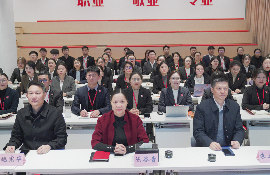 全力搶項(xiàng)目，拓市場(chǎng)，拼落地！12月上旬，集團(tuán)成功通過(guò)34個(gè)優(yōu)質(zhì)投資選址項(xiàng)目