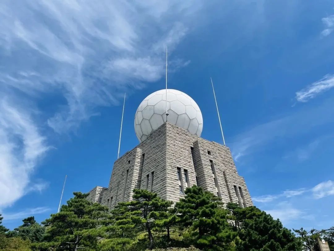 東方龍商務(wù)與春天有個約會！集團(tuán)100余人赴安徽黃山“團(tuán)建”，太嗨了！“奔跑二季度”——我們準(zhǔn)備好了！