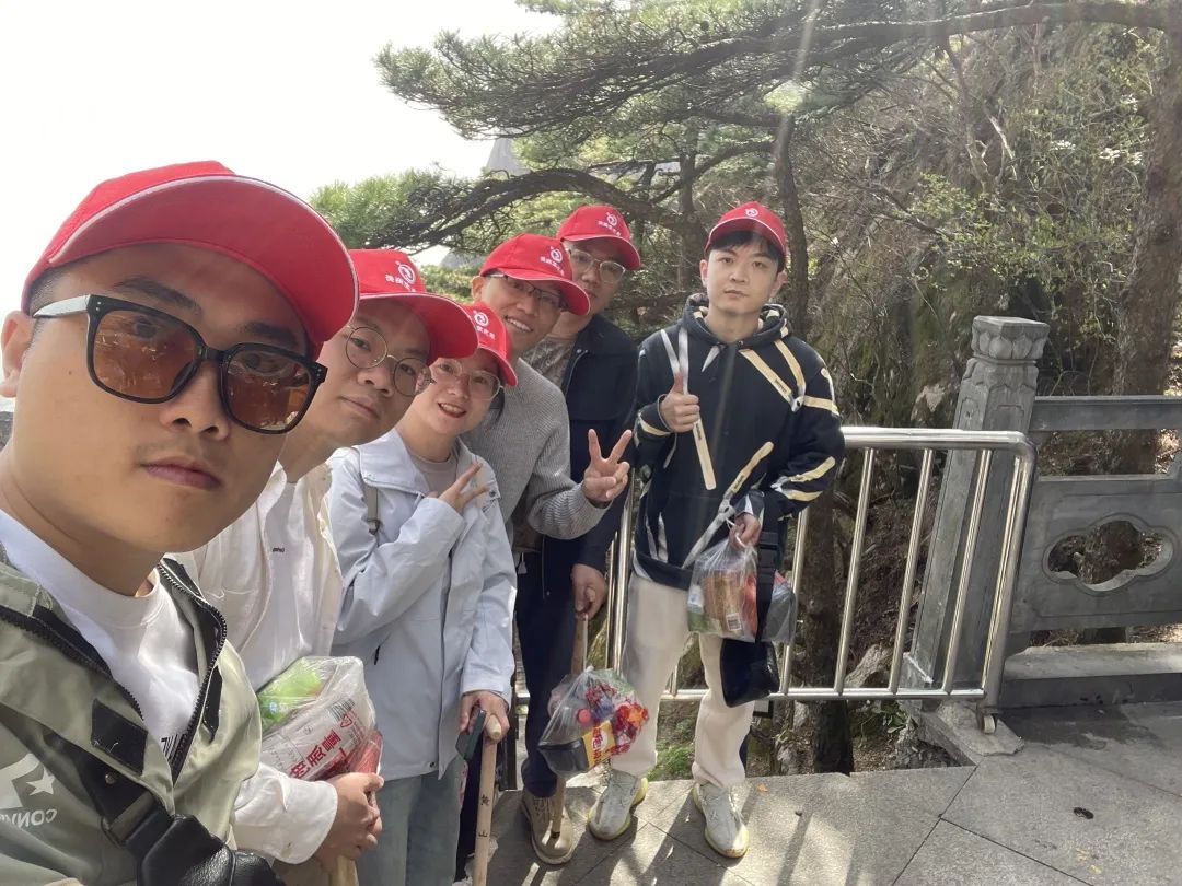 東方龍商務(wù)與春天有個約會！集團(tuán)100余人赴安徽黃山“團(tuán)建”，太嗨了！“奔跑二季度”——我們準(zhǔn)備好了！