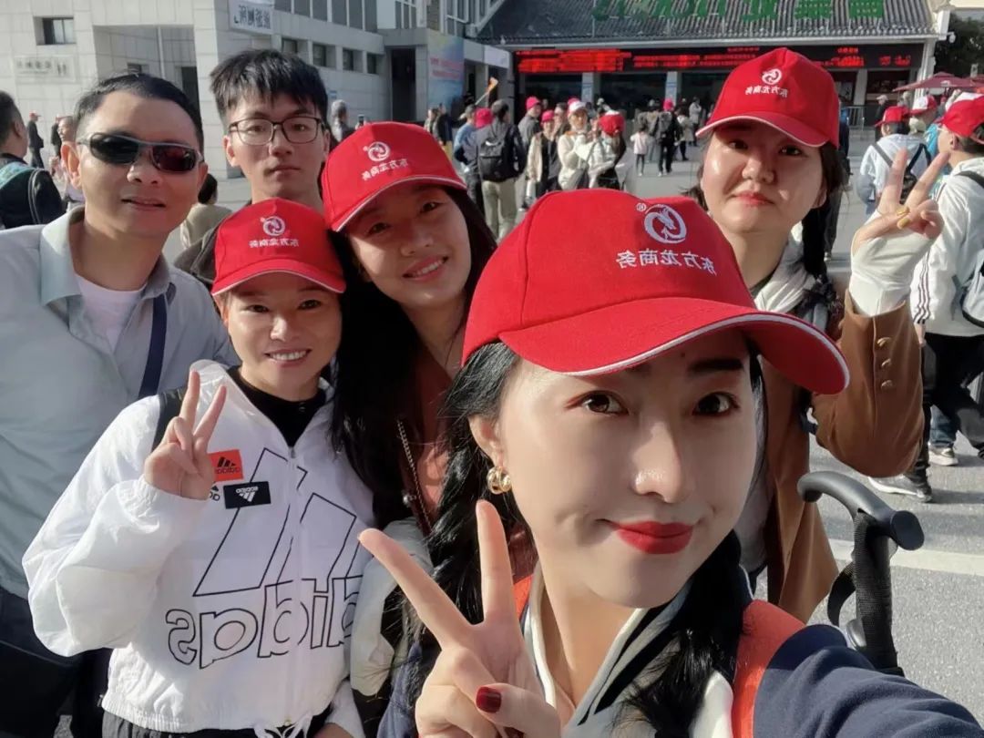 東方龍商務(wù)與春天有個約會！集團(tuán)100余人赴安徽黃山“團(tuán)建”，太嗨了！“奔跑二季度”——我們準(zhǔn)備好了！