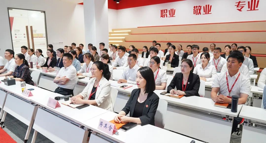 項目開發(fā)熱潮涌，千帆競發(fā)勢如虹！7月中旬，集團(tuán)共37個優(yōu)質(zhì)投資選址項目通過評估