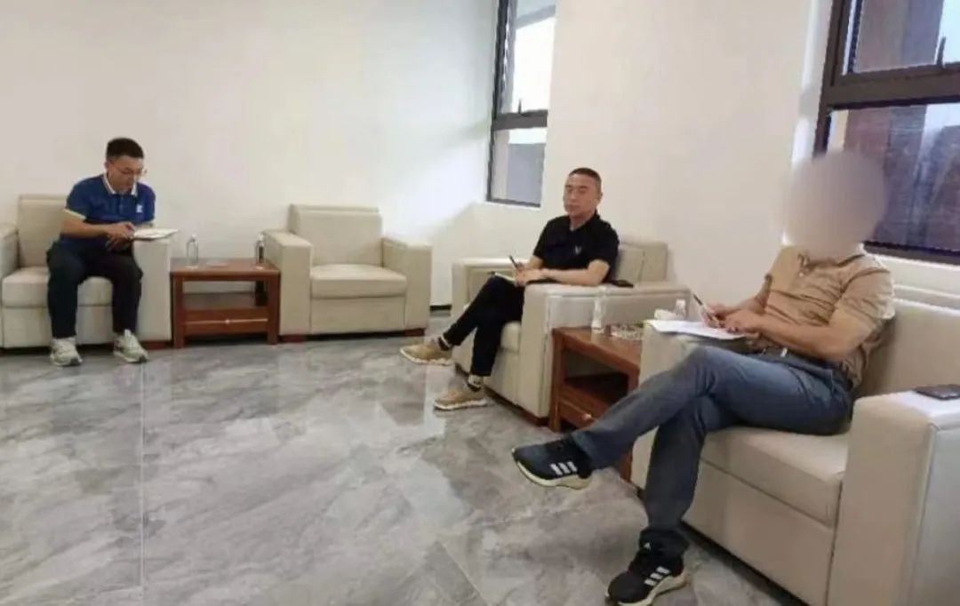 細分行業龍頭企業！光源顯示材料投資選址項目方考察四川某地方政府