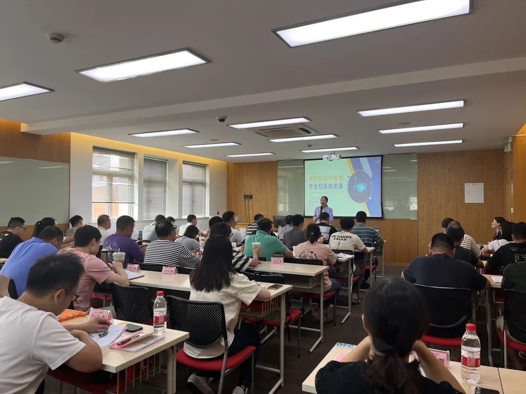 開(kāi)講啦！集團(tuán)董事長(zhǎng)/CEO陳谷音走進(jìn)上海交通大學(xué)講堂，為廣東海珠區(qū)石溪聯(lián)社考察團(tuán)做專(zhuān)業(yè)招商實(shí)戰(zhàn)培訓(xùn)