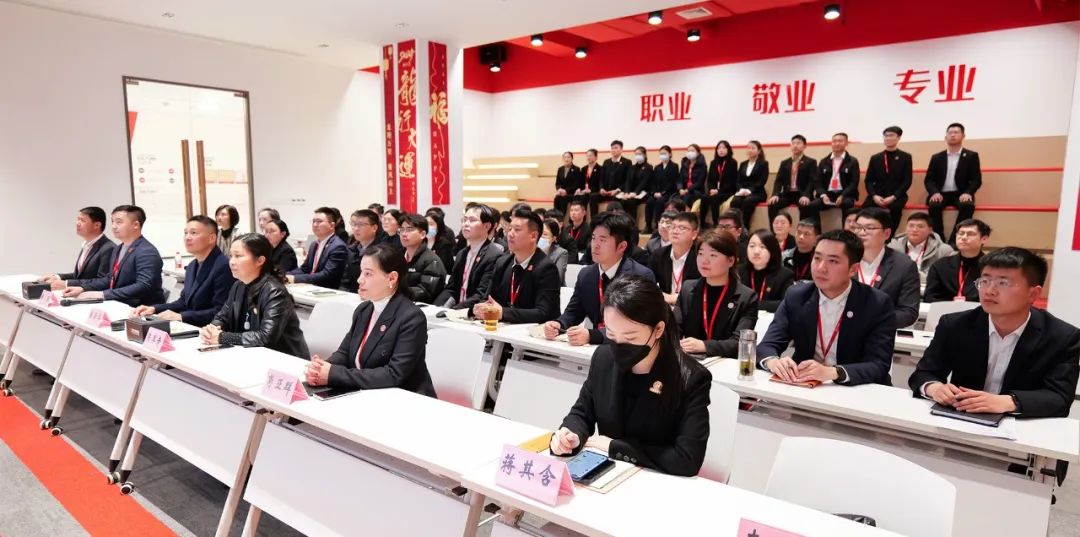 抓招商拼項(xiàng)目，奮力沖刺“開(kāi)門紅”！3月上旬，集團(tuán)共43個(gè)優(yōu)質(zhì)投資選址項(xiàng)目通過(guò)評(píng)估