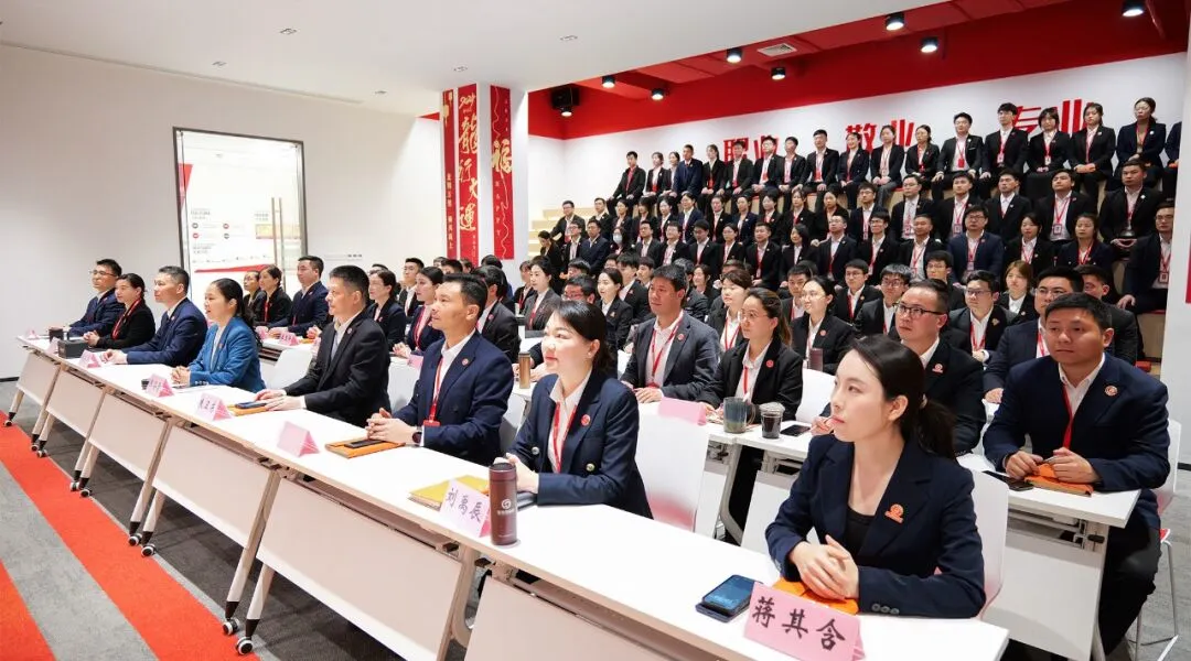 東方龍商務集團召開一季度“開門紅”總結表彰暨“奔跑二季度”競賽總動員
