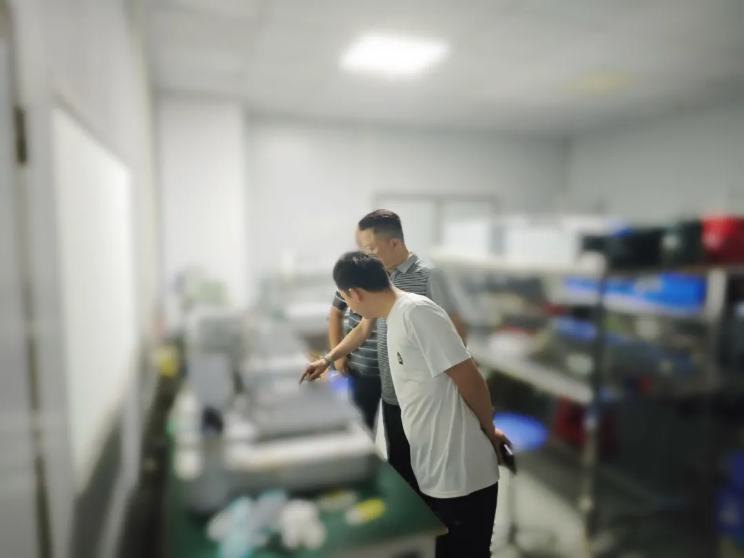 產品廣泛應用于智能穿戴、醫療設備等領域！四川某地方政府實地對接高規格背光源生產擴建投資選址項目
