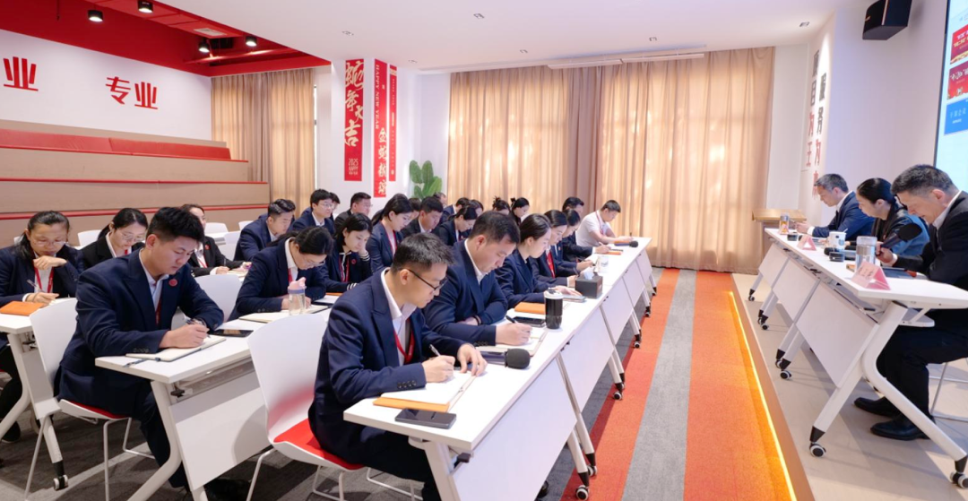 上海東方龍商務集團召開一季度干部會議，剖析發展現狀，明確“奔跑二季度”沖刺方向